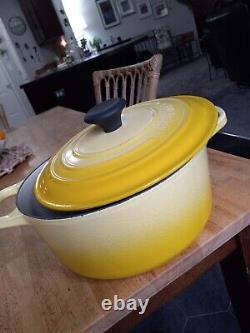 Le Creuset Dutch oven 24 5.5 Quart Yellow Used Pre 2015 Clean Good Condition