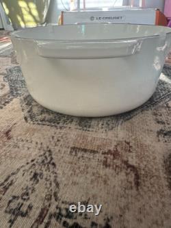Le Creuset SIGNATURE ENAMELED CAST IRON Flame Color Round Dutch Oven