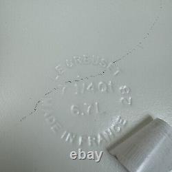 Le Creuset Signature Enameled Cast Iron Round Dutch Oven 7 1/4 Qt. Matte White