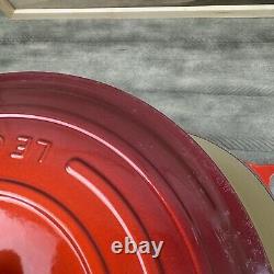Le Creuset Signature Enameled Cast Iron Round Wide Dutch Oven 6 3/4-Qt. Red Read