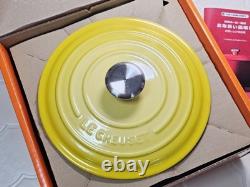Le Creuset Signature Round Dutch Oven 20cm 2.25qt Soleil Yellow Cast Iron NIB
