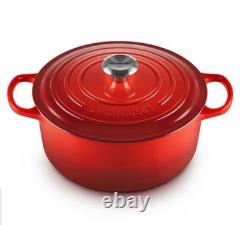 Le Creuset Signature Round Dutch Oven 5.5 qt Cast Iron Red color perfect condit