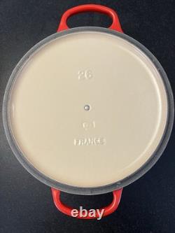 Le Creuset Signature Round Dutch Oven 5.5 qt Cast Iron Red color perfect condit