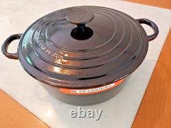 Le Creuset Signature Round Dutch Oven 5.5qt Brand New Store Display Black