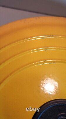 Le Creuset Yellow Dutch Oven 5.5 Quart Enameled Cast Iron Round Oven