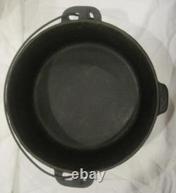 NUMBER 8 MARTIN CAST IRON DUTCH OVEN With LID & HAMBURGER LOGO FLORENCE ALABAMA