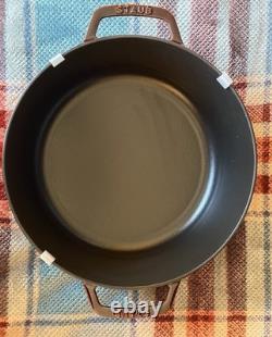 New Staub 6qt Shallow Wide Round Cocotte Dutch Oven Grenadine + Pig Knob 1132987