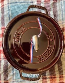 New Staub 6qt Shallow Wide Round Cocotte Dutch Oven Grenadine + Pig Knob 1132987