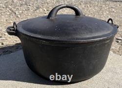 Rare! 1900s Gatemarked #8 Cast Iron Dutch Oven and Lid w Heat Ring & Assist Tab