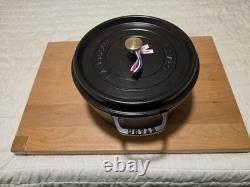 STAUB Cast Iron 7 qt, Round, Dutch Oven, Black