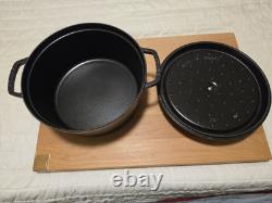 STAUB Cast Iron 7 qt, Round, Dutch Oven, Black