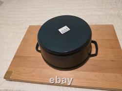 STAUB Cast Iron 7 qt, Round, Dutch Oven, Black
