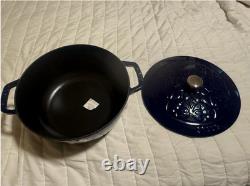 Staub 3.75qt Essential French Oven with Lilly Lid, LA Marmite. Dark Blue