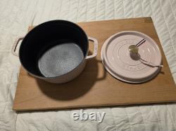 Staub Cast Iron 4 qt, Round, Dutch Oven, Pink Staub Cast Iron 4 qt, Round, Dutch Oven, Pink