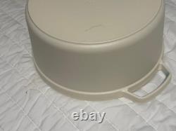 Staub Cast Iron 7 qt, Round, Dutch Oven, White Matte