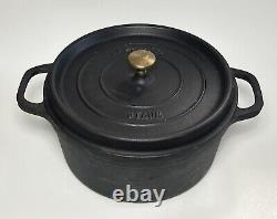 Staub Cast Iron Dutch Oven 4Qt Round La Cocotte Matte Black # 26 France