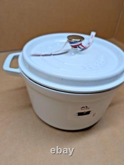 Staub Cast Iron Dutch Oven 5-qt Tall Cocotte White (NO BOX)