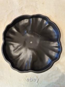 Staub Cast Iron Pumpkin Dutch Oven 5.5 Qt