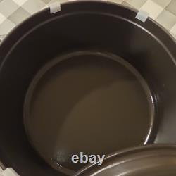 Staub La Cocotte Round Cast Iron Enamel 4 qt Dutch Oven/Cocotte Black Lid