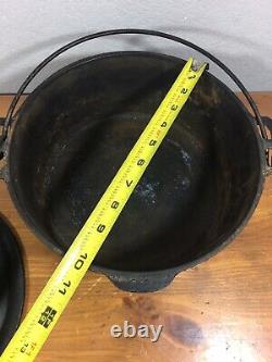 Unmarked # 8 Wagner Cast Iron Dutch Oven with lid