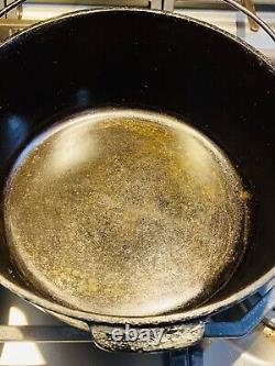 VTG Crescent FD'Y CO Ozark #8 Cast Iron Dutch Oven With Beehive Lid Seasoned