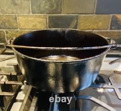 VTG Crescent FD'Y CO Ozark #8 Cast Iron Dutch Oven With Beehive Lid Seasoned