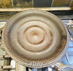 VTG Crescent FD'Y CO Ozark #8 Cast Iron Dutch Oven With Beehive Lid Seasoned