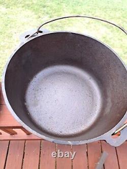Vintage 3 High LEGGED CAST IRON POT DUTCH OVEN With LID BSR century Series 10