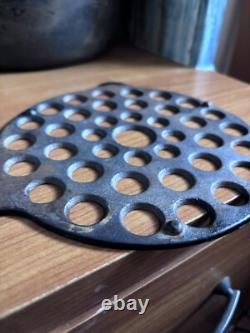 Vintage 5 Qt Cast Iron Dutch Oven No. 8 Self Basting Lid 1278 and Trivet r2s2