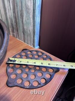 Vintage 5 Qt Cast Iron Dutch Oven No. 8 Self Basting Lid 1278 and Trivet r2s2