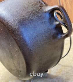 Vintage #8-B Cast Iron Dutch Oven with Lid Bail Wire Handle 10 1/4 Pour Spout