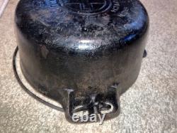 Vintage Cast Iron Griswold No. 6 Dutch Oven 2605 with Griswold Logo Lid Nice Shape