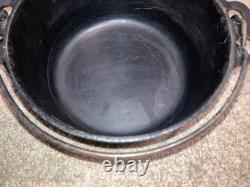 Vintage Cast Iron Griswold No. 6 Dutch Oven 2605 with Griswold Logo Lid Nice Shape