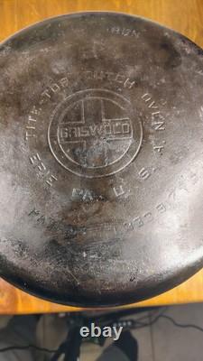 Vintage Griswold #9 Tite-Top Dutch Oven with Matching Lid Seasoned