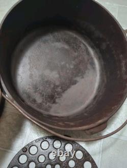 Vintage Griswold No 10 Cast Iron Tite-Top Dutch Oven with Trivet Lodge 12 Lid