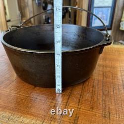 Vintage Lodge No. 8 Cast Iron Dutch Oven With Lid