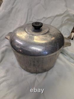 Vintage MagnaLite Dutch Oven, Covered Pot 6 Qu. With Lid Made In USA, GHC