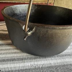 Vintage McClary No 8 Drip-Top Dutch Oven 1927 10 in Diameter Restored