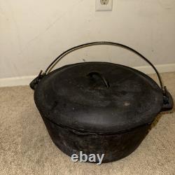 Vintage Unmarked Lodge #12 Cast Iron Dutch Oven + Lid Very Large Pot