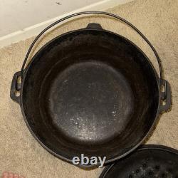 Vintage Unmarked Lodge #12 Cast Iron Dutch Oven + Lid Very Large Pot