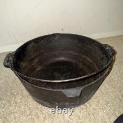 Vintage Unmarked Lodge #12 Cast Iron Dutch Oven + Lid Very Large Pot