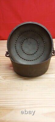 Vintage WAGNER CAST IRON Dutch Oven with lid unmarked #8z Sidney-o-series