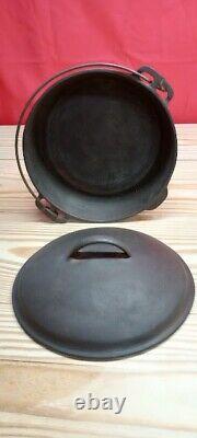 Vintage WAGNER CAST IRON Dutch Oven with lid unmarked #8z Sidney-o-series