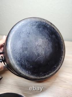 Vintage Wagner (Unmarked) Cast Iron Dutch Oven #8 with Lid Drip Spikes Ridges