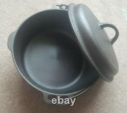 Vintage Wagner Ware #8 Cast Iron Dutch Oven withGriswold Dome Lid 1280A