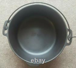 Vintage Wagner Ware #8 Cast Iron Dutch Oven withGriswold Dome Lid 1280A