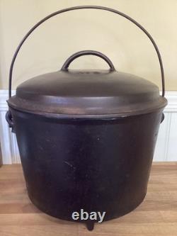Vintage Wagner Ware Sidney-0-No. 8 Cast Iron Camp Dutch Oven 1920s Starburst Lid