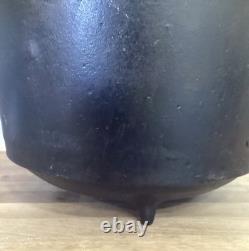 Vintage Wagner Ware Sidney-0-No. 8 Cast Iron Camp Dutch Oven 1920s Starburst Lid