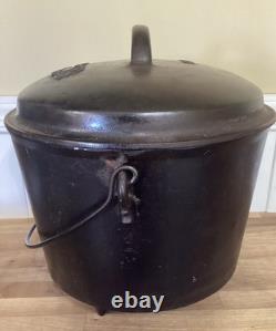 Vintage Wagner Ware Sidney-0-No. 8 Cast Iron Camp Dutch Oven 1920s Starburst Lid