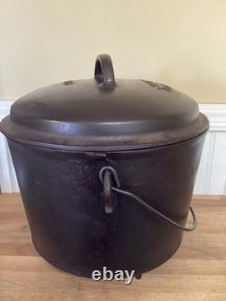 Vintage Wagner Ware Sidney-0-No. 8 Cast Iron Camp Dutch Oven 1920s Starburst Lid
